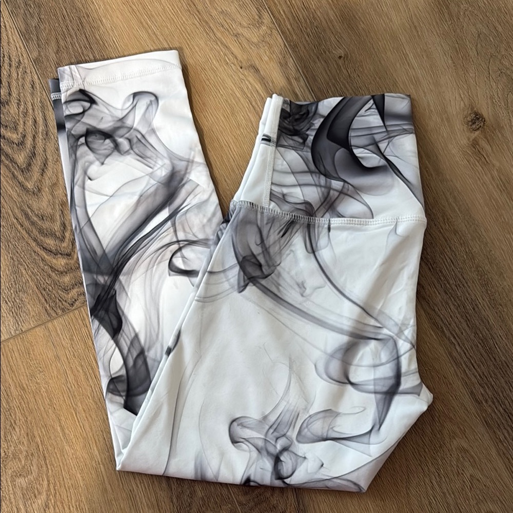 DYI Smoke Pattern 3/4 Leggings